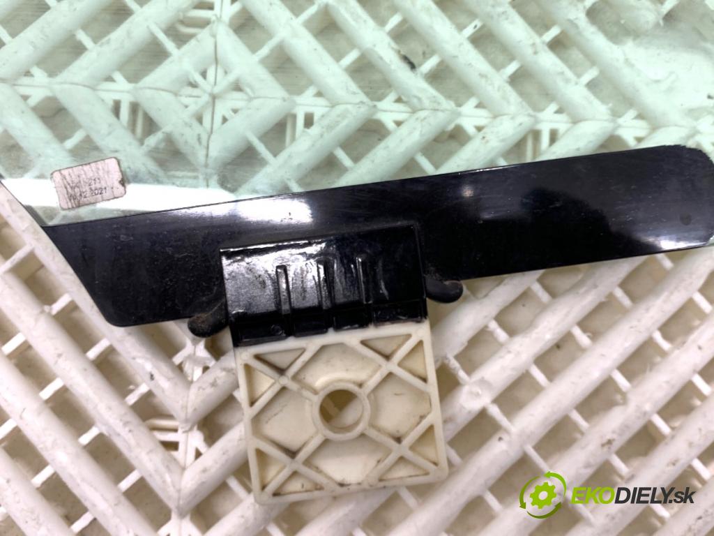 PEUGEOT 3008 SUV 2021 147 kW Hybrid4 (M45GBU) 1598 Okno pravy predný DVOJNÁSOBNÝ: