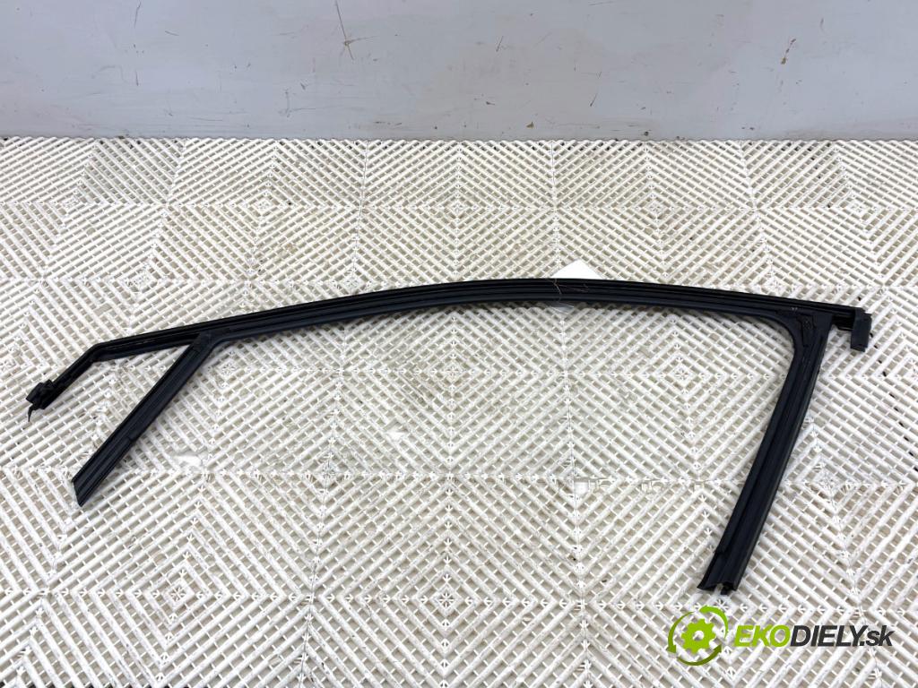 PEUGEOT 3008 SUV 2021 147 kW Hybrid4 (M45GBU) 1598 tesnenie Rámček Dvere predný pravá 9811246680