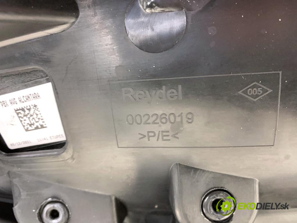 PEUGEOT 3008 SUV 2021 147 kW Hybrid4 (M45GBU) 1598 čalúnenie Dvere ľavy predný