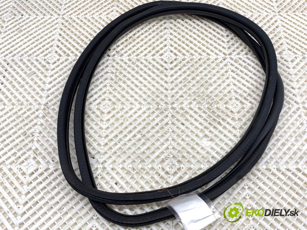 PEUGEOT 3008 SUV 2021 147 kW Hybrid4 (M45GBU) 1598 tesnenie Dvere predný pravá 9811537480