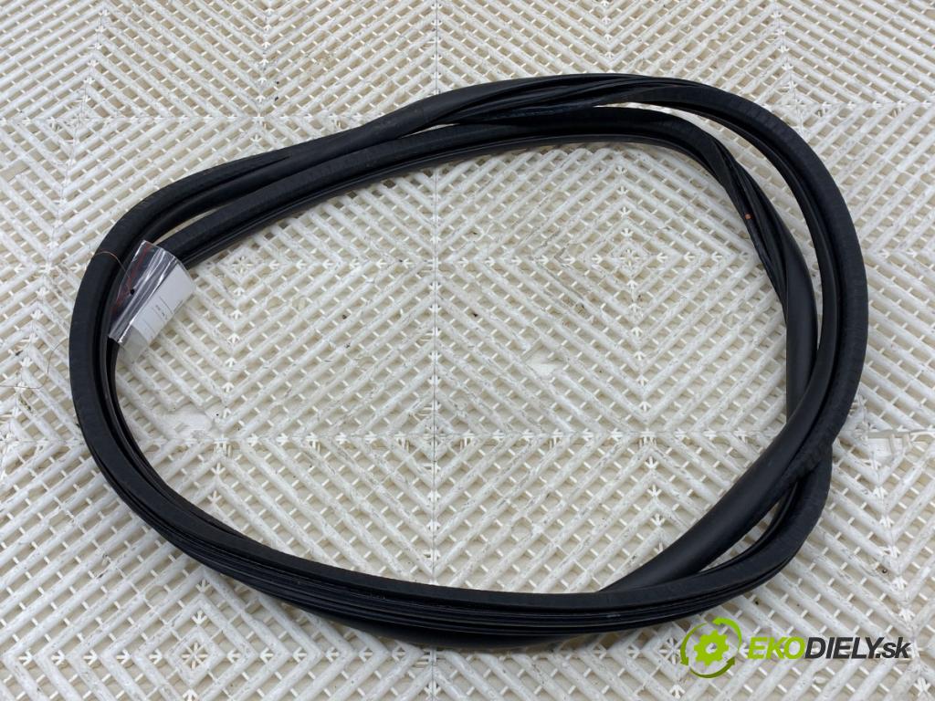 PEUGEOT 3008 SUV 2021 147 kW Hybrid4 (M45GBU) 1598 tesnenie Dvere zad pravá 9811538180 (Karoséria ostatné)