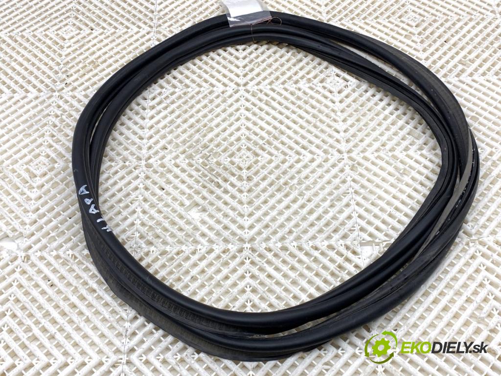 PEUGEOT 3008 SUV 2021 147 kW Hybrid4 (M45GBU) 1598 těsnění dveří kufra 