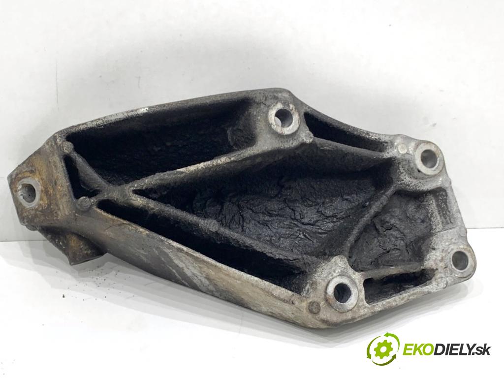 BMW F31 Kombi 2019 110 kW 318 d 1995 držák motora 6861401