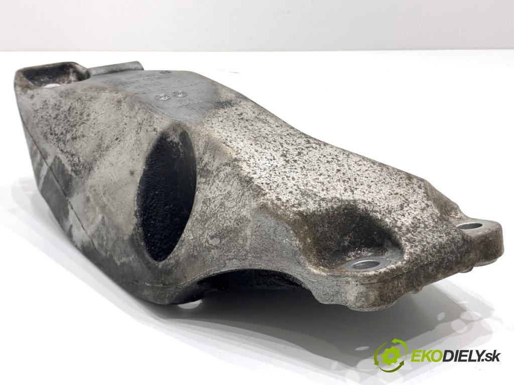 BMW F31 Kombi 2019 110 kW 318 d 1995 držák motora 6861401