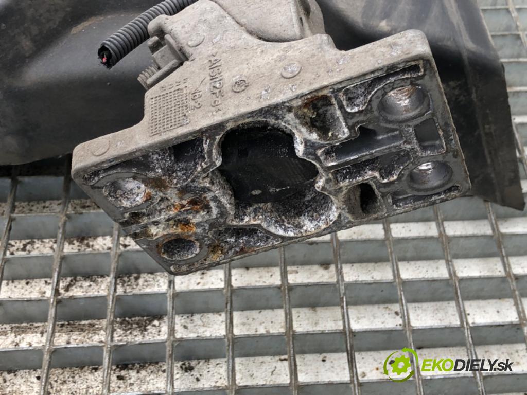 RENAULT TRUCKS T Platforma / podwozie 2020 338 kW T460 338 kW [460 KM] olej napędowy 2013 - 2022 10837 podblatník pravy zad zadná