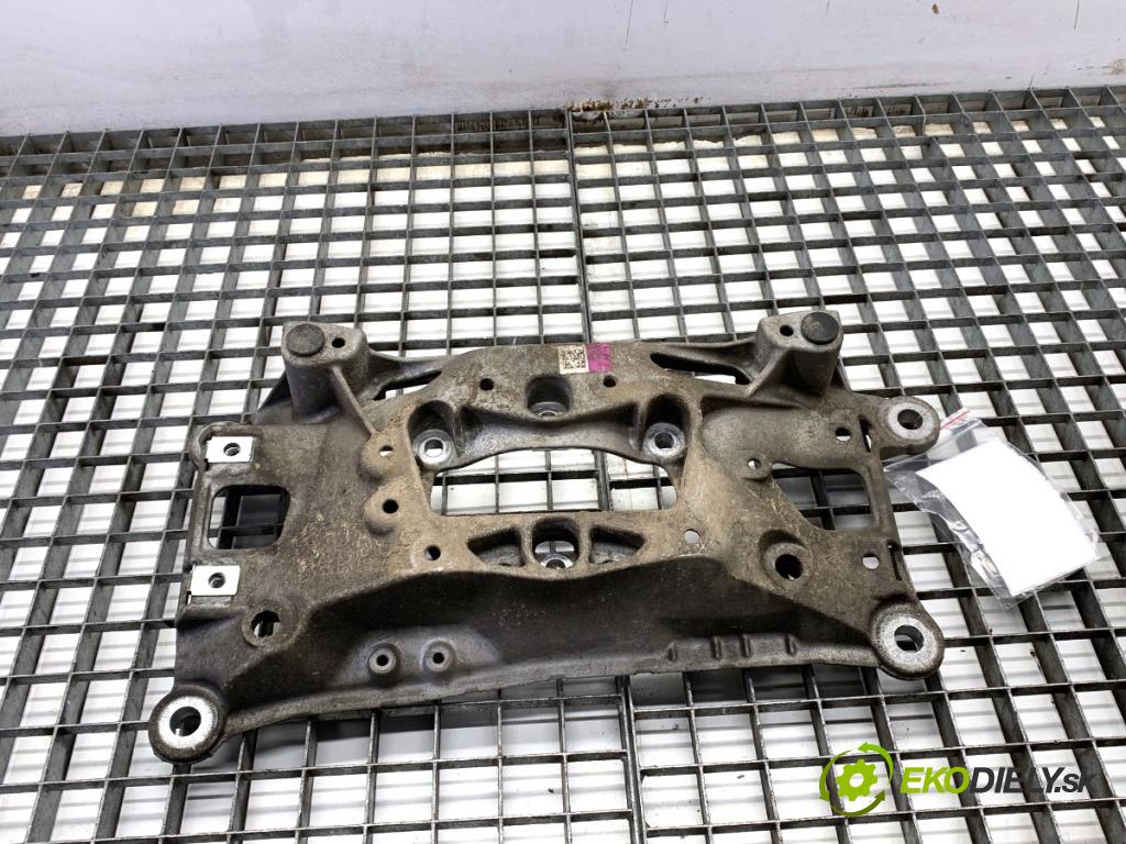 AUDI A4 B9 sedan 2018 185 kW 2.0 TFSI quattro 1984 Držiak prevodovky 8W0399262AP