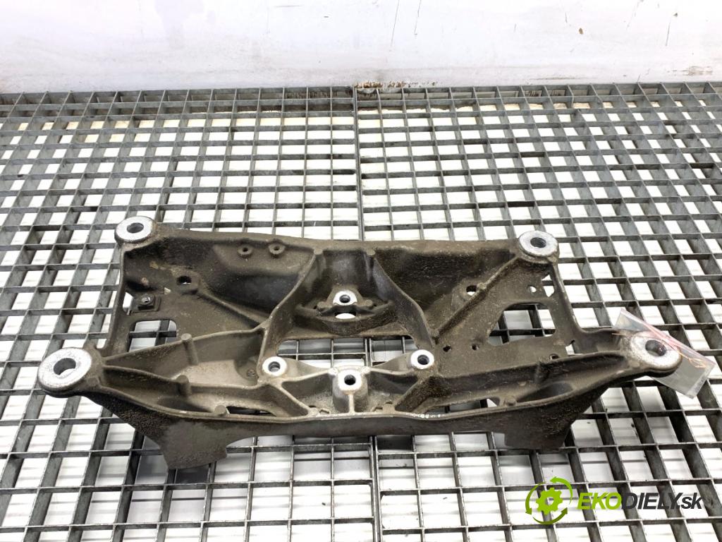 AUDI A4 B9 sedan 2018 185 kW 2.0 TFSI quattro 1984 Držiak prevodovky 8W0399262AP