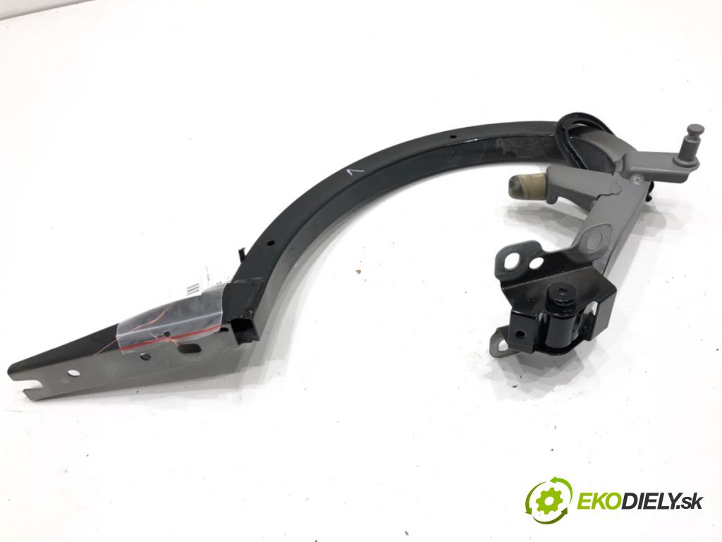 AUDI A4 B9 sedan 2018 185 kW 2.0 TFSI quattro 1984 závěs dveří levý zadní část 8W5827729