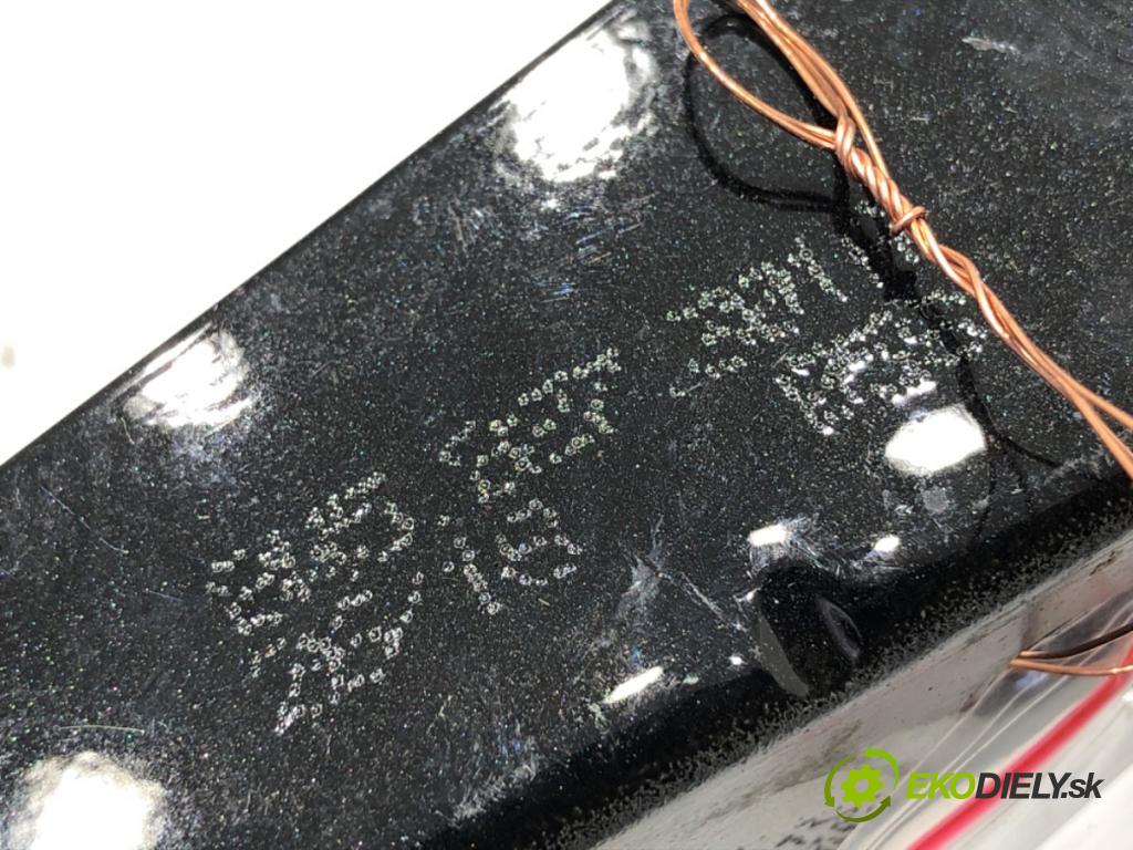 AUDI A4 B9 sedan 2018 185 kW 2.0 TFSI quattro 1984 závěs dveří levý zadní část 8W5827729