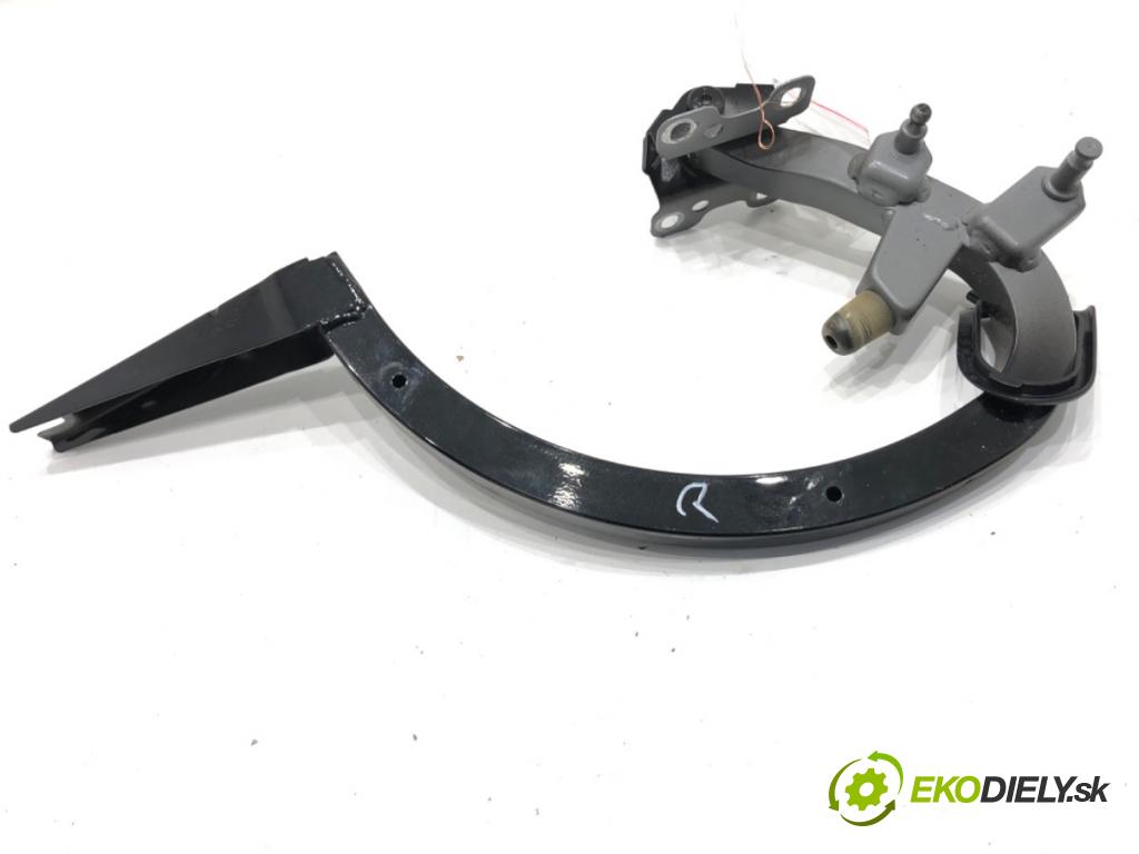 AUDI A4 B9 sedan 2018 185 kW 2.0 TFSI quattro 1984 Záves dverí pravy zad 