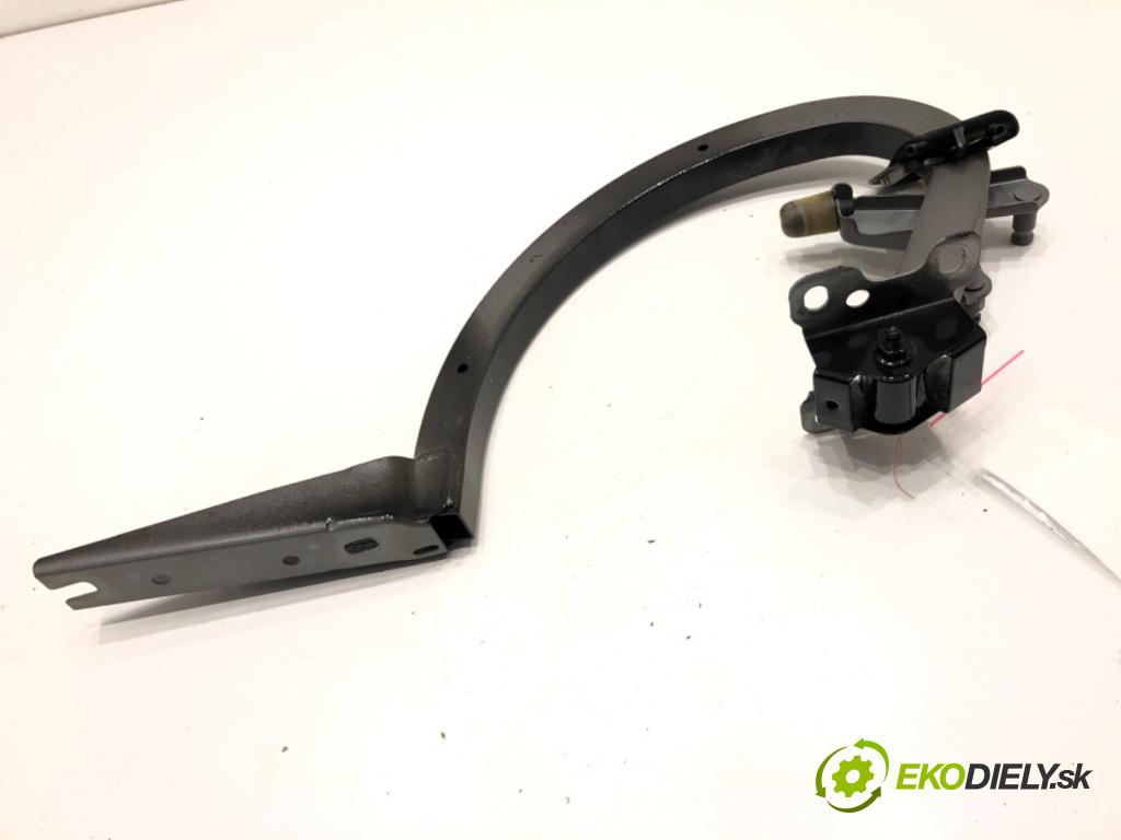 AUDI A4 B9 sedan 2018 185 kW 2.0 TFSI quattro 1984 závěs dveří pravý zadní část