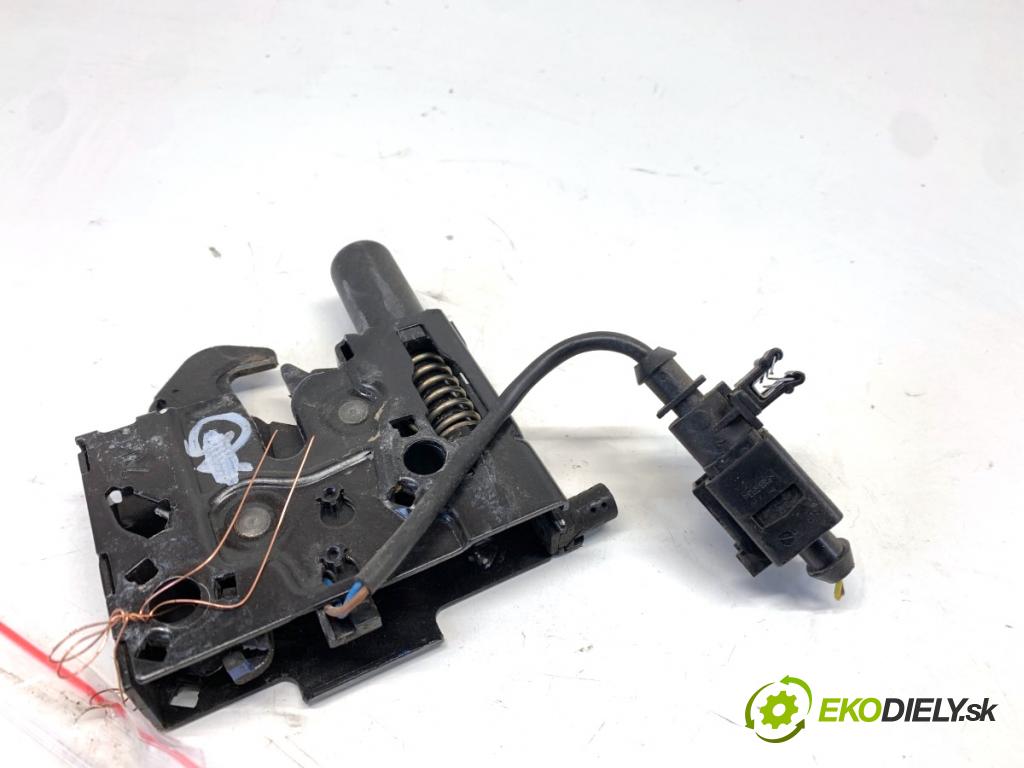 AUDI A4 B9 sedan 2018 185 kW 2.0 TFSI quattro 1984 zámok kapoty predný pravy 8W0823509B