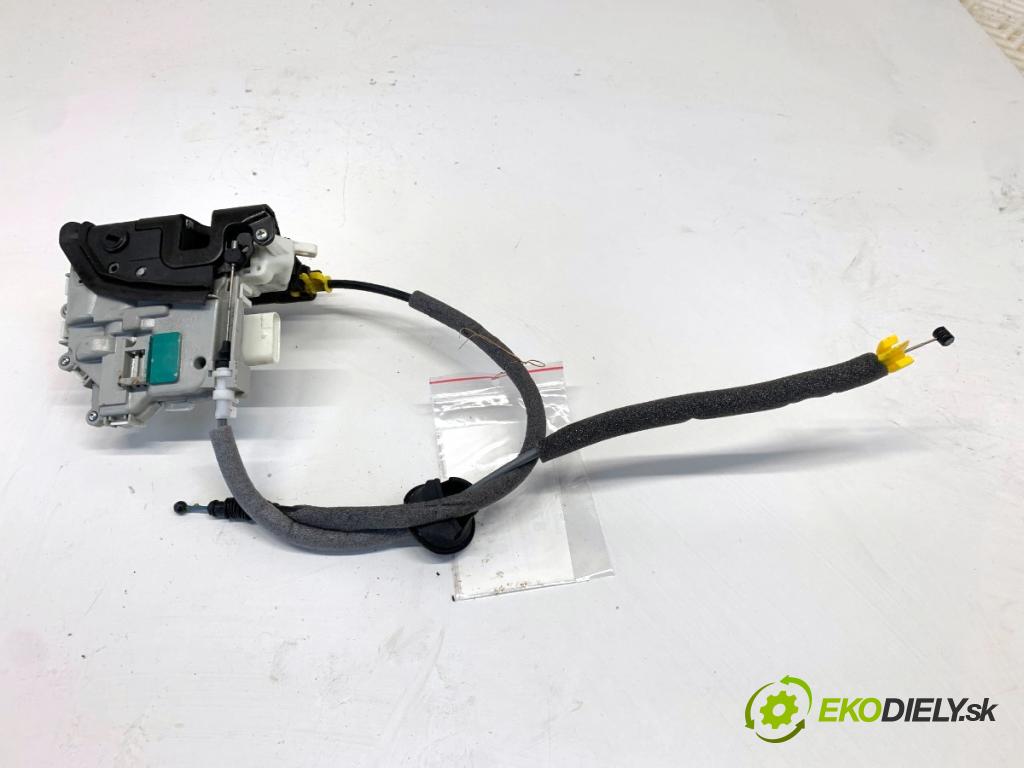 AUDI A4 B9 sedan 2018 185 kW 2.0 TFSI quattro 1984 zámok Dvere pravy zad 8X0839016D