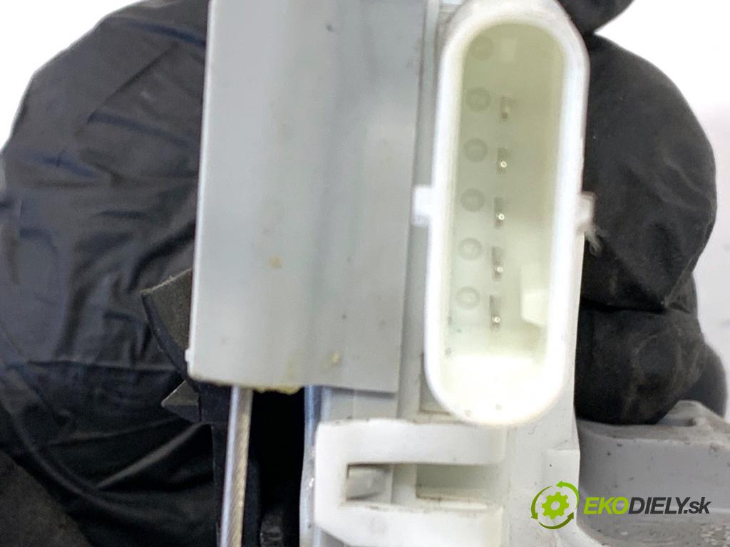 AUDI A4 B9 sedan 2018 185 kW 2.0 TFSI quattro 1984 zámok Dvere ľavy zad 8X0839015D