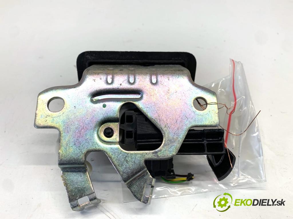 AUDI A4 B9 sedan 2018 185 kW 2.0 TFSI quattro 1984 zámok dverí zad 3G0827503A