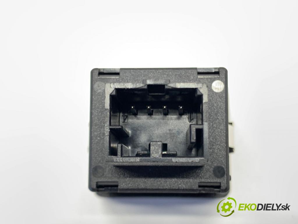 AUDI A4 B9 sedan 2018 185 kW 2.0 TFSI quattro 1984 Spínač svetiel výstražných (núdzových) 8W0941509A (Prepínacie páčky pod volantom)