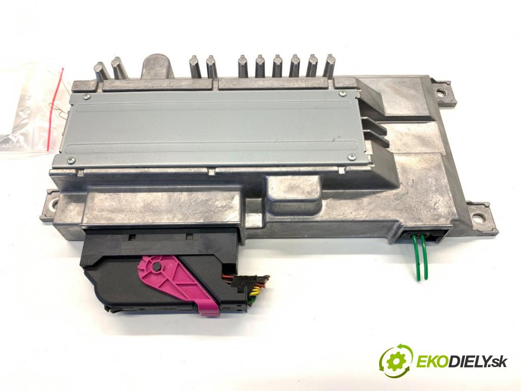 AUDI A4 B9 sedan 2018 185 kW 2.0 TFSI quattro 1984 zesilovač 8W0035465 (Zesilovač)