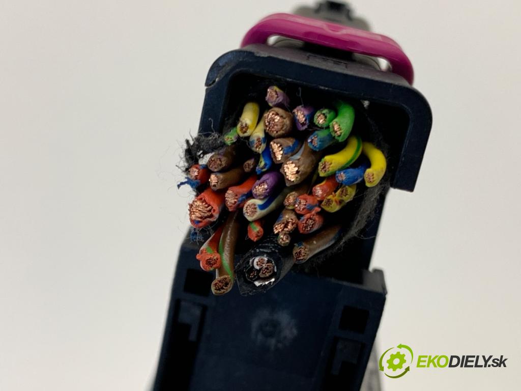 AUDI A4 B9 sedan 2018 185 kW 2.0 TFSI quattro 1984 Zosilňovač 8W0035465 (Zosilňovač)