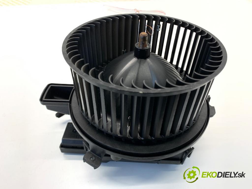 AUDI A4 B9 sedan 2018 185 kW 2.0 TFSI quattro 1984 ventilátor kúrenia 4M1820021B