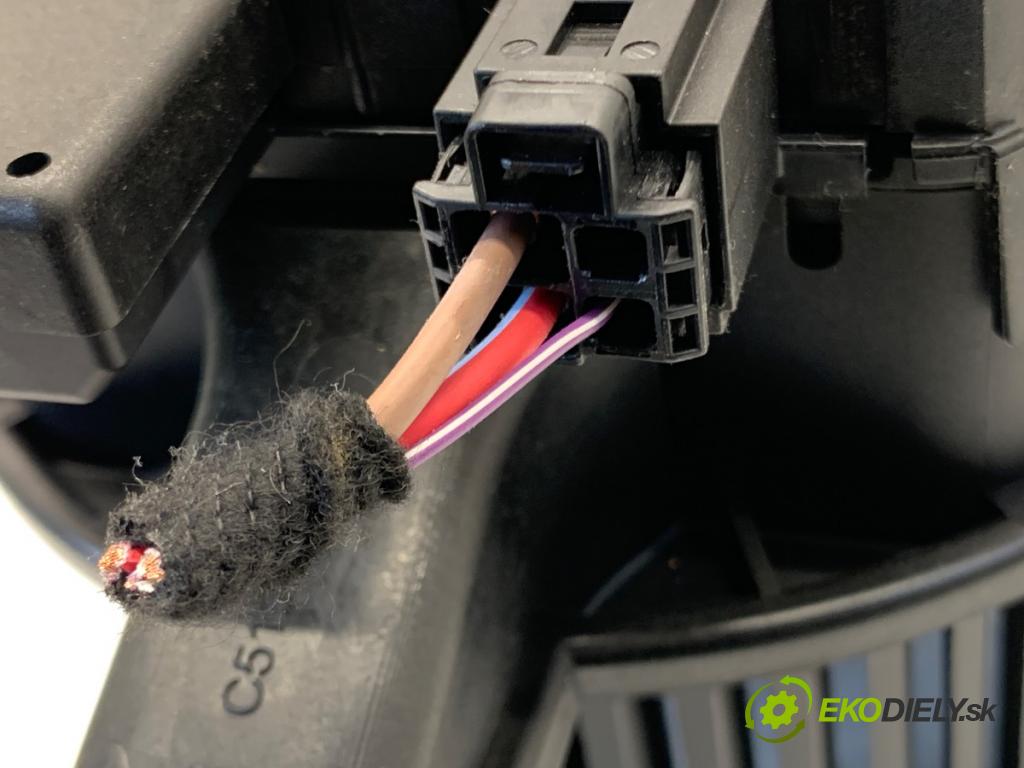 AUDI A4 B9 sedan 2018 185 kW 2.0 TFSI quattro 1984 ventilátor kúrenia 4M1820021B