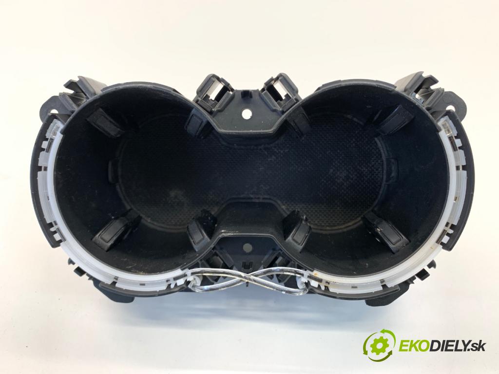 AUDI A4 B9 sedan 2018 185 kW 2.0 TFSI quattro 1984 držák na nápoje 8W0862533D (Držák nápojů)