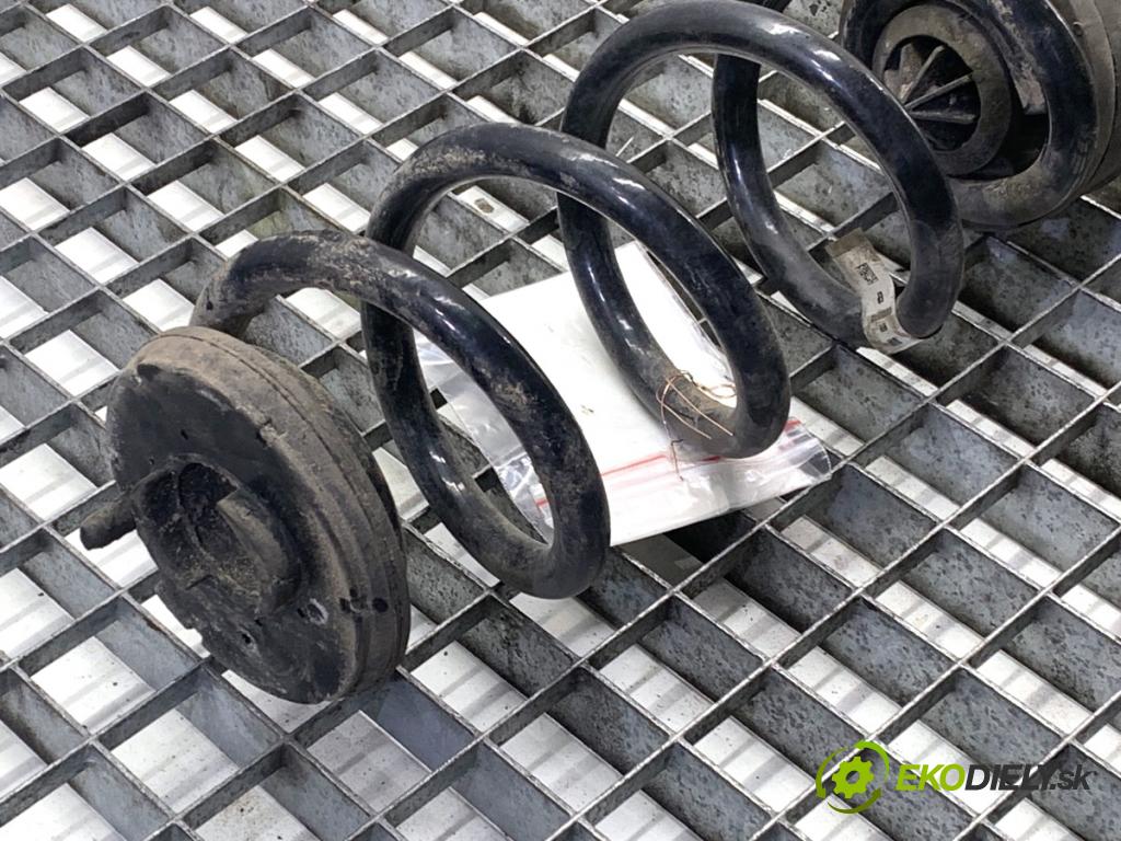 AUDI A4 B9 sedan 2018 185 kW 2.0 TFSI quattro 1984 Pružina zad  (Kľučka dverí ostatné)