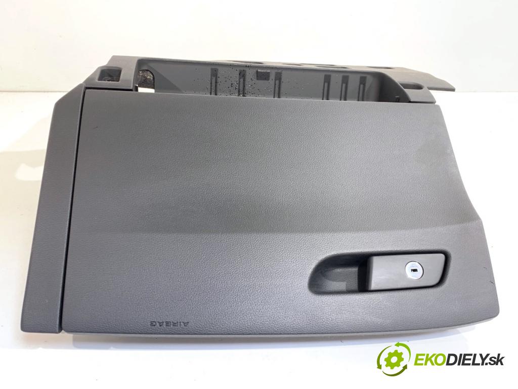 AUDI A4 B9 sedan 2018 185 kW 2.0 TFSI quattro 1984 přihrádka kastlík spolujezdce  (Přihrádka (kastlík))