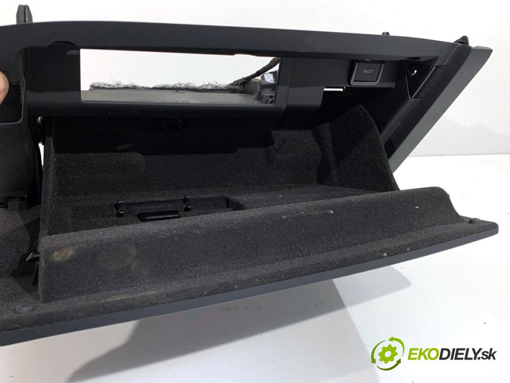 AUDI A4 B9 sedan 2018 185 kW 2.0 TFSI quattro 1984 Priehradka, kastlík spolujazdca  (Priehradka (kastlík))