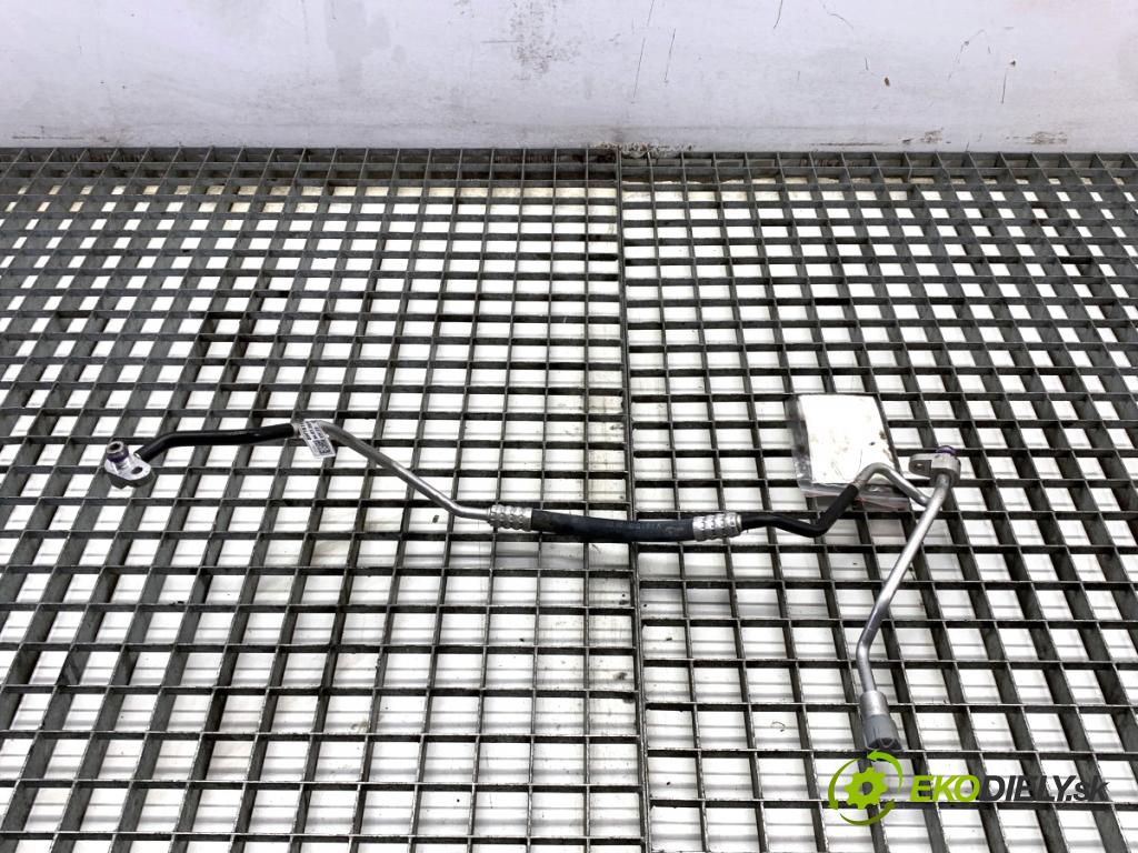 AUDI A4 B9 sedan 2018 185 kW 2.0 TFSI quattro 1984 rúrka klimatizace  (Trubka klimatizace)