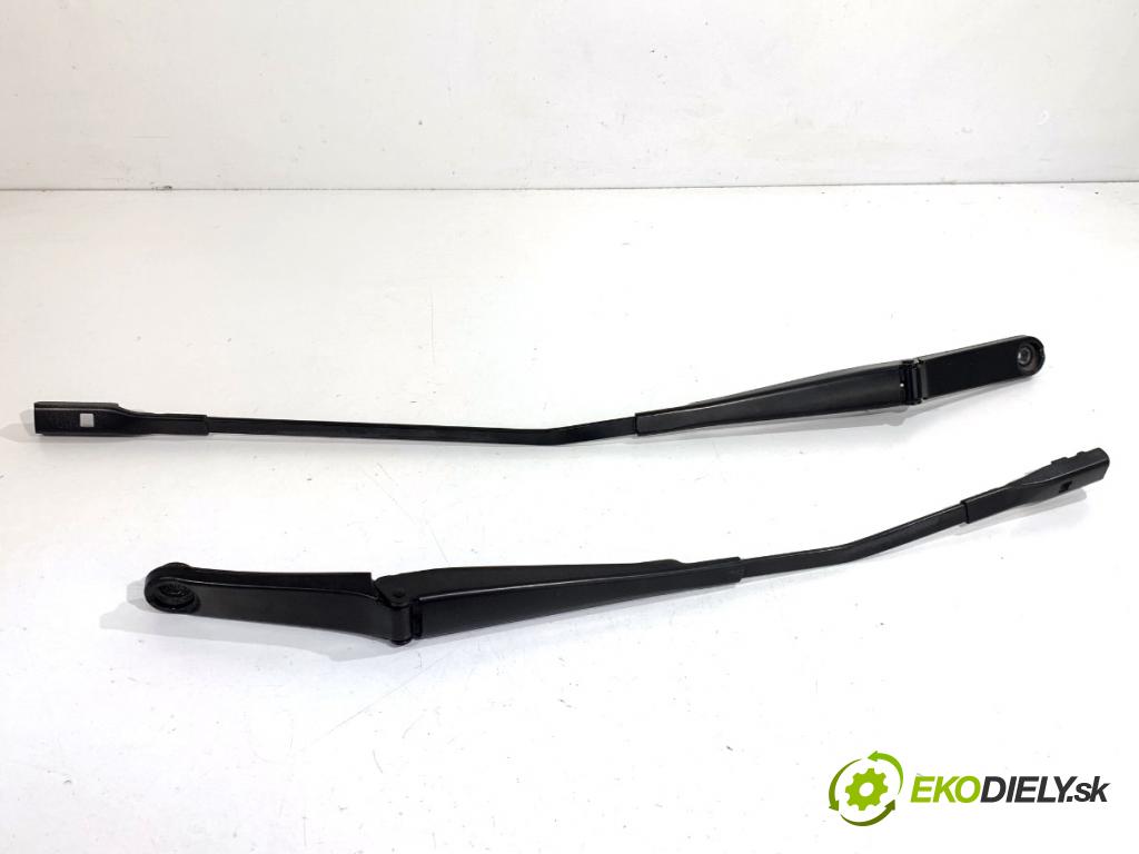 AUDI A4 B9 sedan 2018 185 kW 2.0 TFSI quattro 1984 Rameno stierače predný 8W1955407 8W1955408