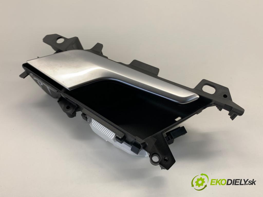 AUDI A4 B9 sedan 2018 185 kW 2.0 TFSI quattro 1984 Kľučka vnútorná pravy zad 8W0839020A