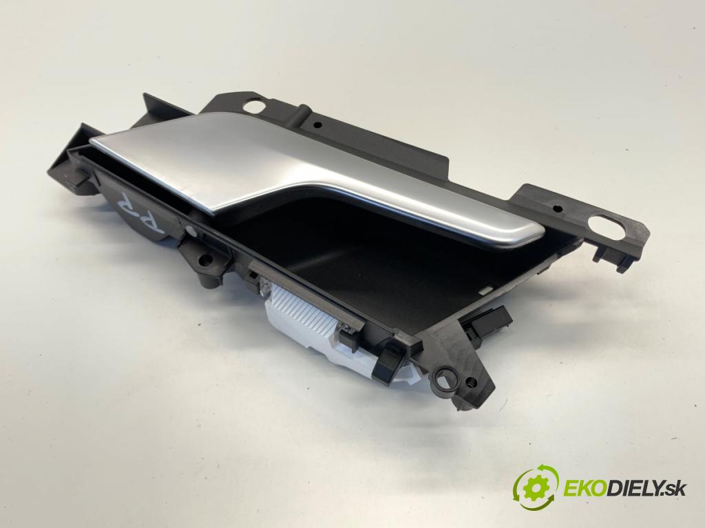 AUDI A4 B9 sedan 2018 185 kW 2.0 TFSI quattro 1984 Kľučka vnútorná pravy predný 8W0837020H