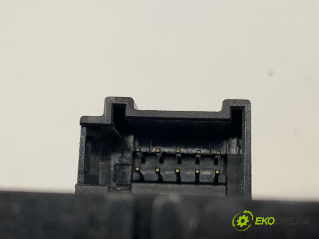 AUDI A4 B9 sedan 2018 185 kW 2.0 TFSI quattro 1984 Prepínač okien 8W0959851E (Prepínacie páčky pod volantom)