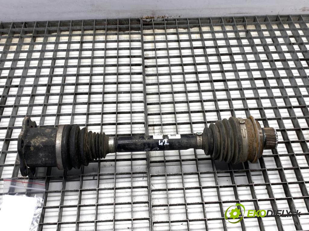 AUDI A4 B9 sedan 2018 185 kW 2.0 TFSI quattro 1984 Poloos pravy predný 