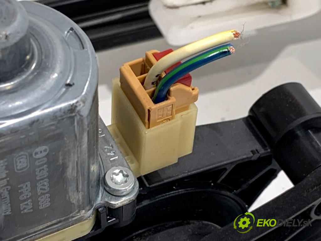 AUDI A4 B9 sedan 2018 185 kW 2.0 TFSI quattro 1984 Mechanizmus okna ľavy zad 8W0839461