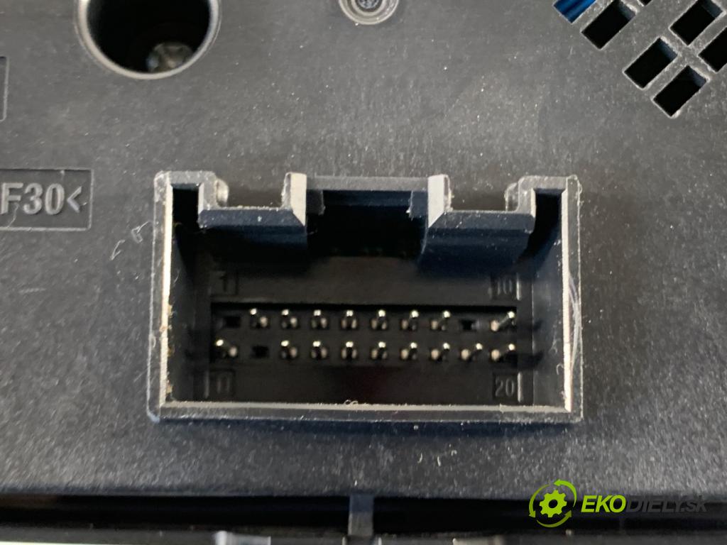 AUDI A4 B9 sedan 2018 185 kW 2.0 TFSI quattro 1984 Panel ovládania radia 8W0919614T (Prepínacie páčky pod volantom)