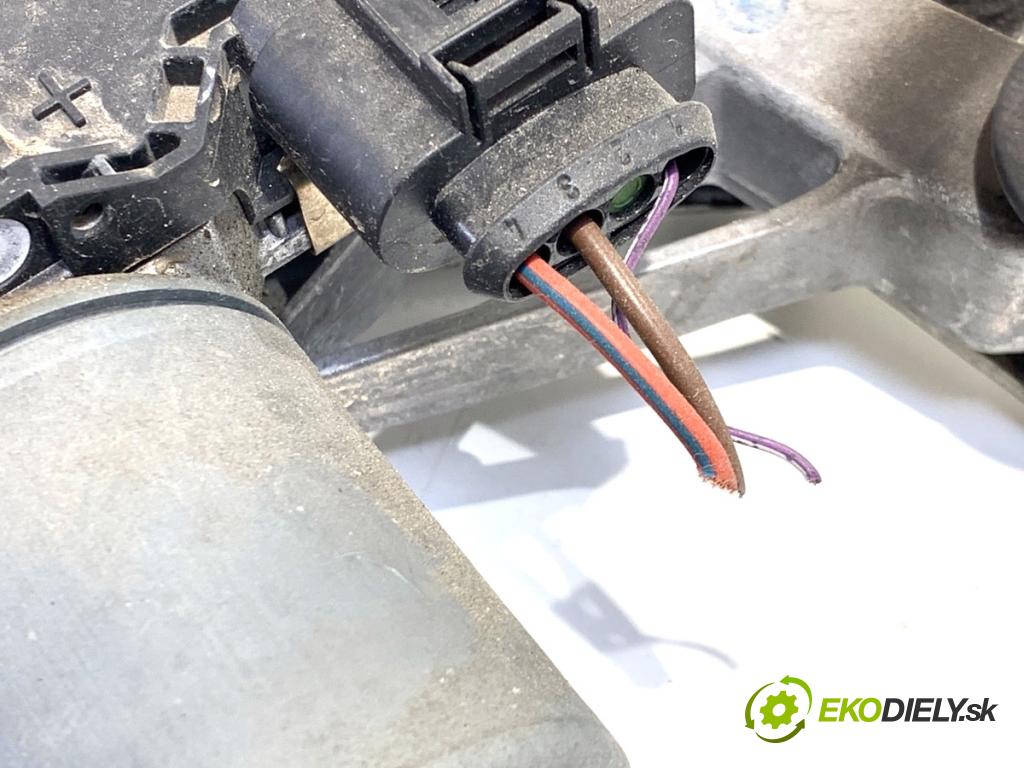 AUDI A4 B9 sedan 2018 185 kW 2.0 TFSI quattro 1984 Mechanizmus stieračov predný 8W1955023A (Motorček stieračov predný)