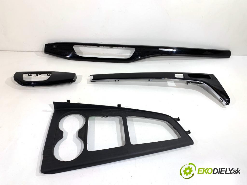 AUDI A4 B9 sedan 2018 185 kW 2.0 TFSI quattro 1984 lišty kryt 8W1853190S 8W1863969H (Lišta)