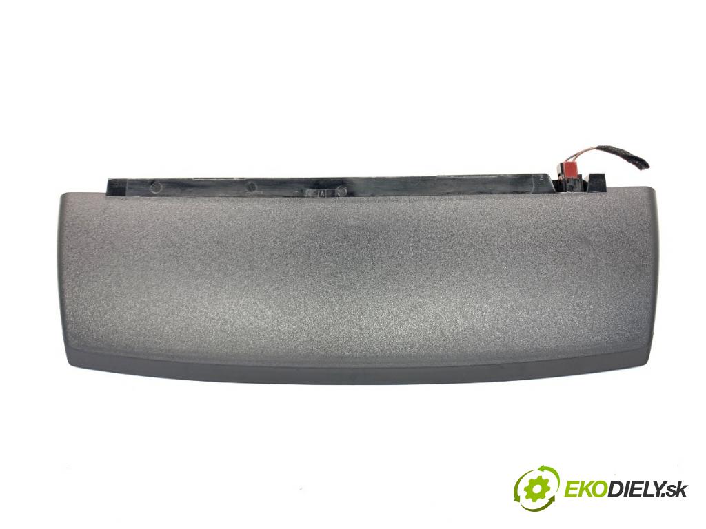 AUDI A4 B9 sedan 2018 185 kW 2.0 TFSI quattro 1984 Svetlo brzdových svetiel 8W5945097