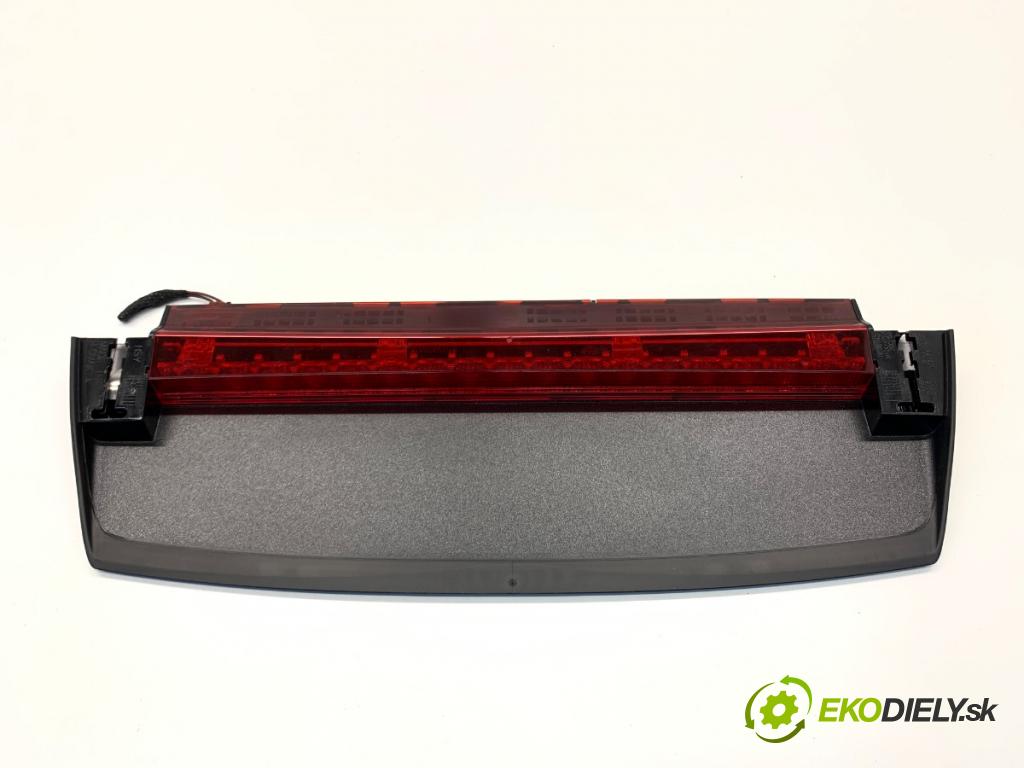 AUDI A4 B9 sedan 2018 185 kW 2.0 TFSI quattro 1984 Svetlo brzdových svetiel 8W5945097