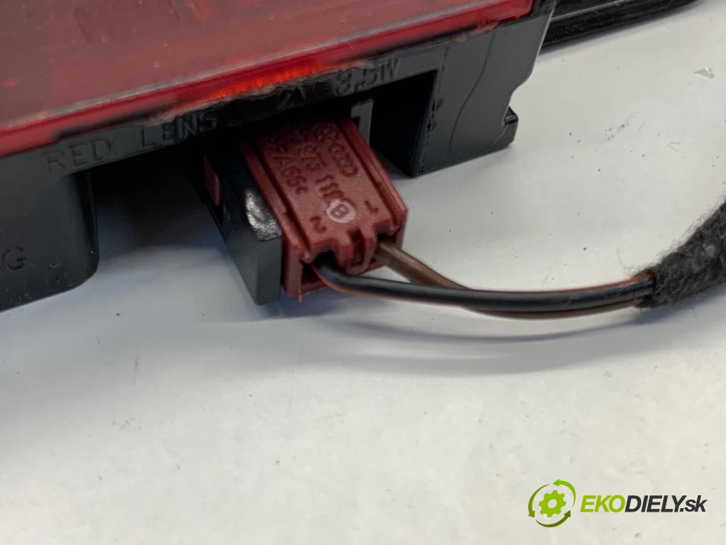 AUDI A4 B9 sedan 2018 185 kW 2.0 TFSI quattro 1984 Svetlo brzdových svetiel 8W5945097