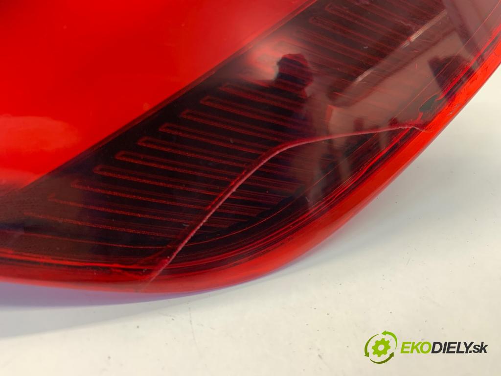 AUDI A4 B9 sedan 2018 185 kW 2.0 TFSI quattro 1984 Svetlo pravy zad 8W5945092F