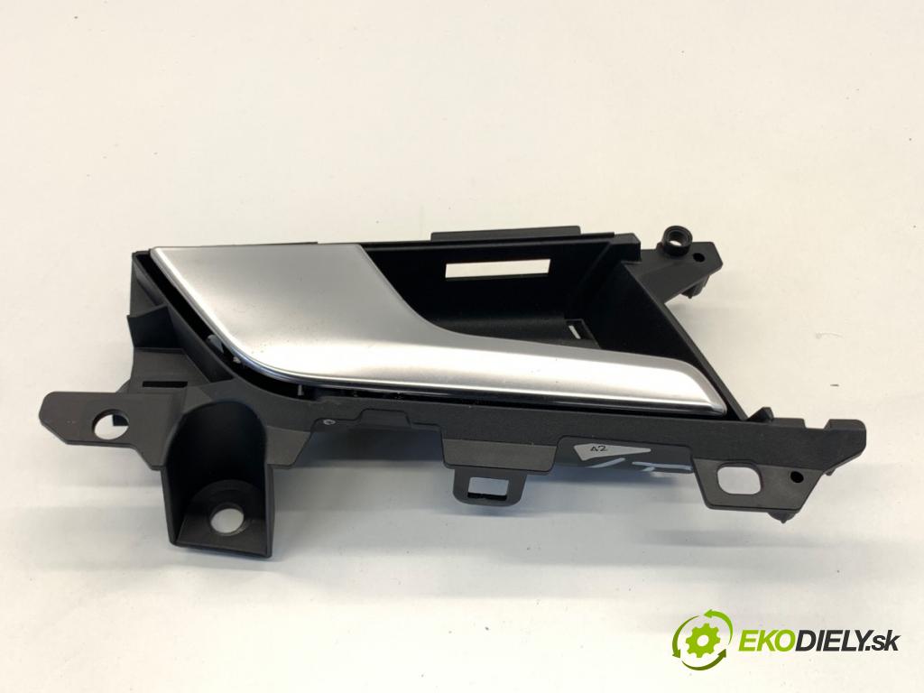 AUDI A4 B9 sedan 2018 185 kW 2.0 TFSI quattro 1984 Kľučka vnútorná ľavy zad 