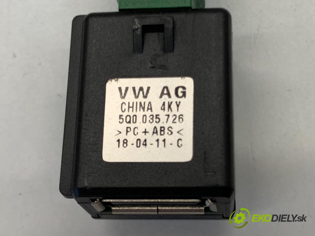 AUDI A4 B9 sedan 2018 185 kW 2.0 TFSI quattro 1984 HNÍZDO: USB 5Q0035726