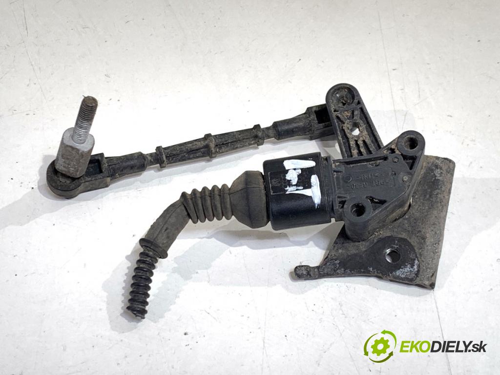 AUDI A4 B9 sedan 2018 185 kW 2.0 TFSI quattro 1984 Snímač XENON zad ľavy 4M0907503