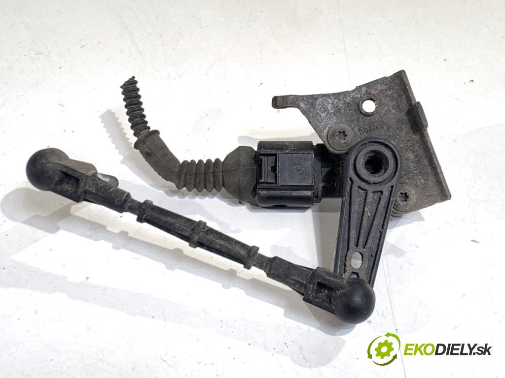 AUDI A4 B9 sedan 2018 185 kW 2.0 TFSI quattro 1984 Snímač XENON zad ľavy 4M0907503