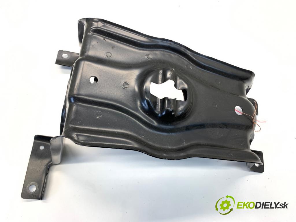 AUDI A4 B9 sedan 2018 185 kW 2.0 TFSI quattro 1984 Obal akumulátora 8W0802715C