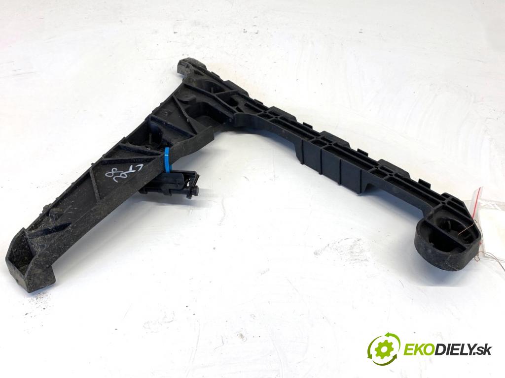 AUDI A4 B9 sedan 2018 185 kW 2.0 TFSI quattro 1984 Úchyt nárazníka ľavy zad 8W5807453