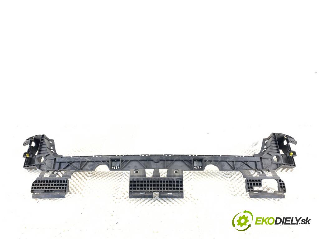 AUDI A4 B9 sedan 2018 185 kW 2.0 TFSI quattro 1984 Úchyt nárazníka zad stredový 8W5807385A