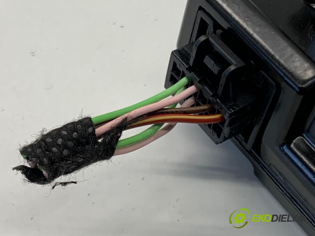 AUDI A4 B9 sedan 2018 185 kW 2.0 TFSI quattro 1984 KAMERA okna prednej 8W0907217C